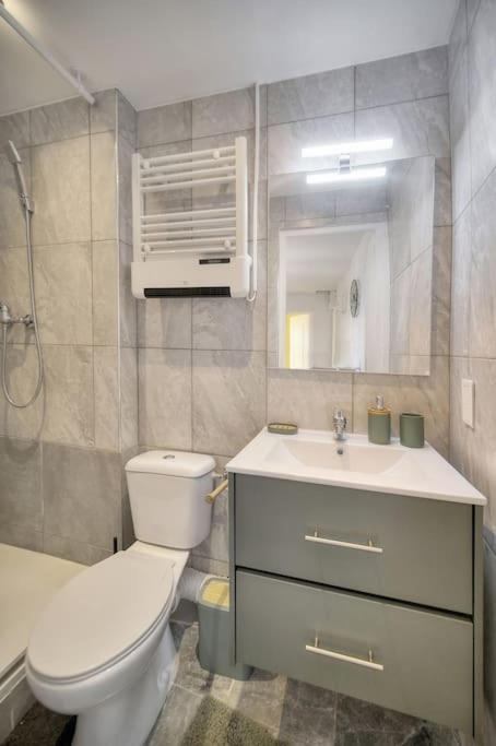 Monkey Forest Apartment