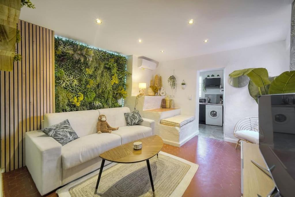 Monkey Forest Apartment